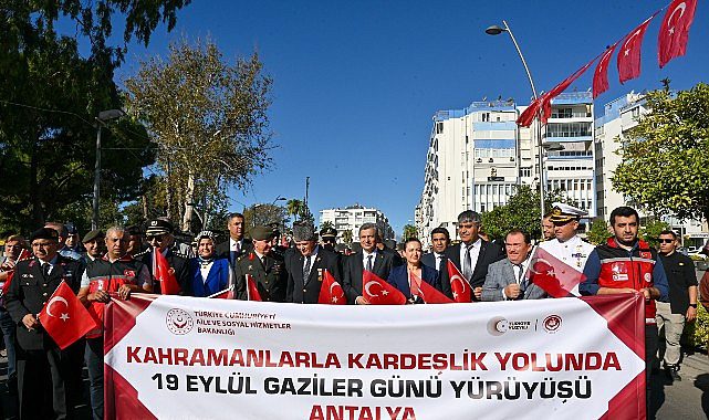 Gaziler İçin Yürüyüş ve Çelenk Sunma Töreni: Vefa ve Minnet