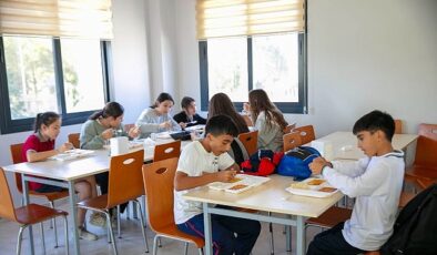 Güzelbahçe Belediyesi Onur Günay Eğitim Kampüsü Etüt Merkezi: Öğrencilere Ücretsiz Dayanışma Mutfağı ve Akademik Destek