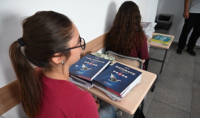 Kemer’de Ücretsiz Üniversite Hazırlık Kitaplarıyla Eğitimde Büyük Destek