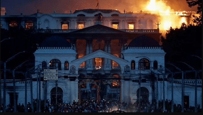 Nepal'de Sosyal Medya Yasakları ve Protestolar Sonrası Hükümet Krizi