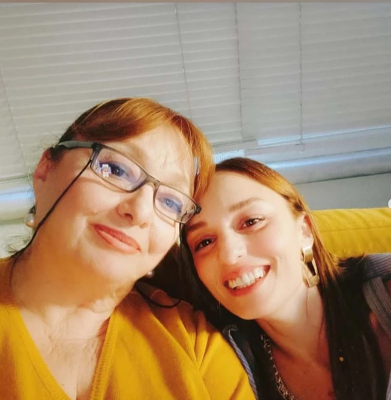 Nilperi Şahinkaya: Annesinin Kaybıyla Sarsılan Anılar ve Paylaşımlar