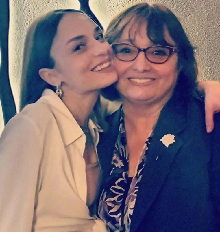 Nilperi Şahinkaya: Annesinin Kaybıyla Sarsılan Anılar ve Paylaşımlar