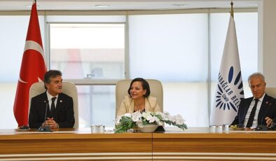 TEMAD Başkanı Koca, Kınay’e Onursal Üyelik Beratı Takdim Etti: Dayanışma ve Mücadele Vurgusu